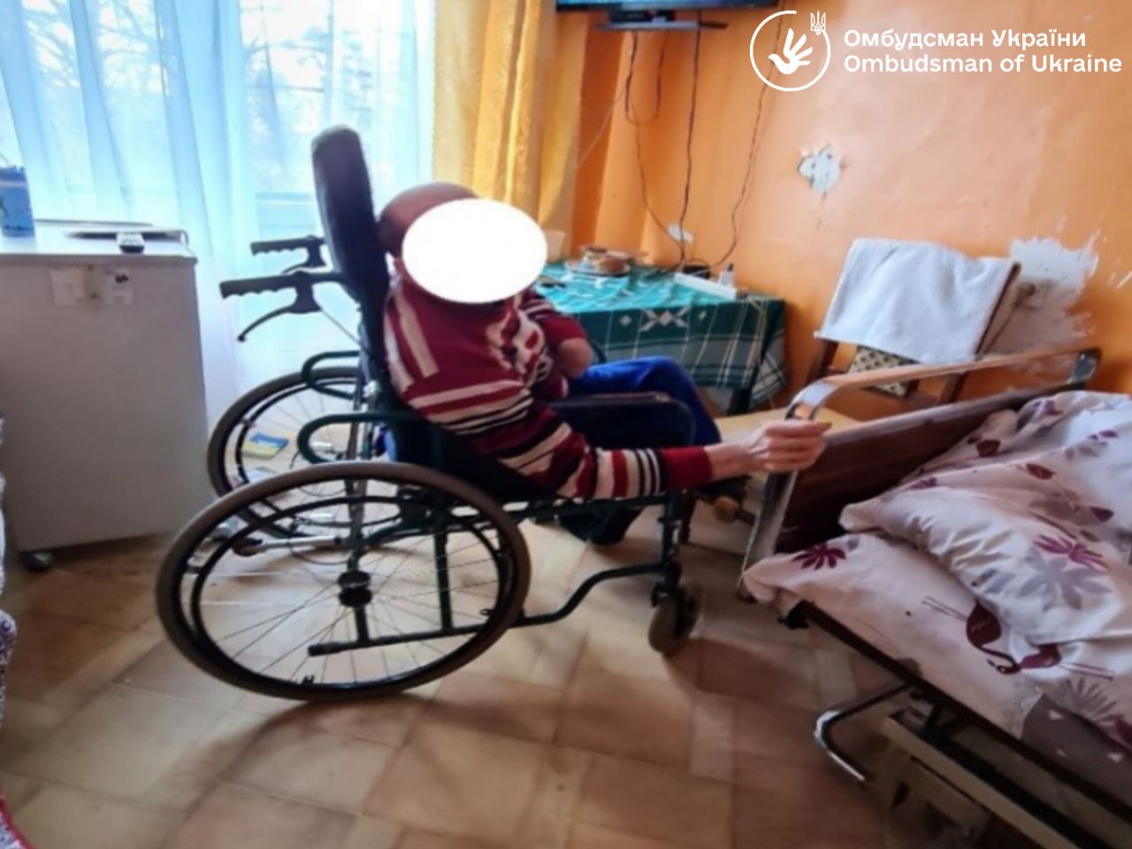 Без доступа к питьевой воде и собственным деньгам: гериатрический пансионат во Львове попал в скандал